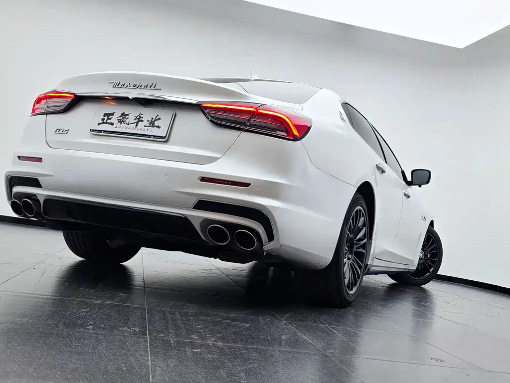 Maserati Quattroporte — миниатюра 7