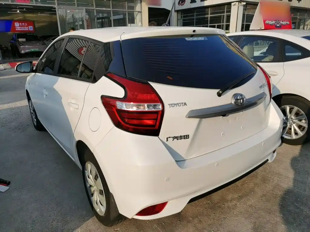 Toyota Yaris L 2022 — фото 4