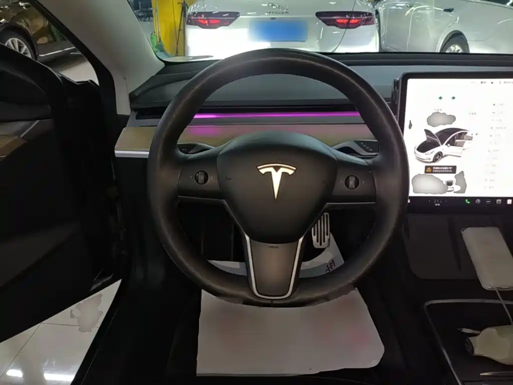 Tesla Model 3 — миниатюра 11
