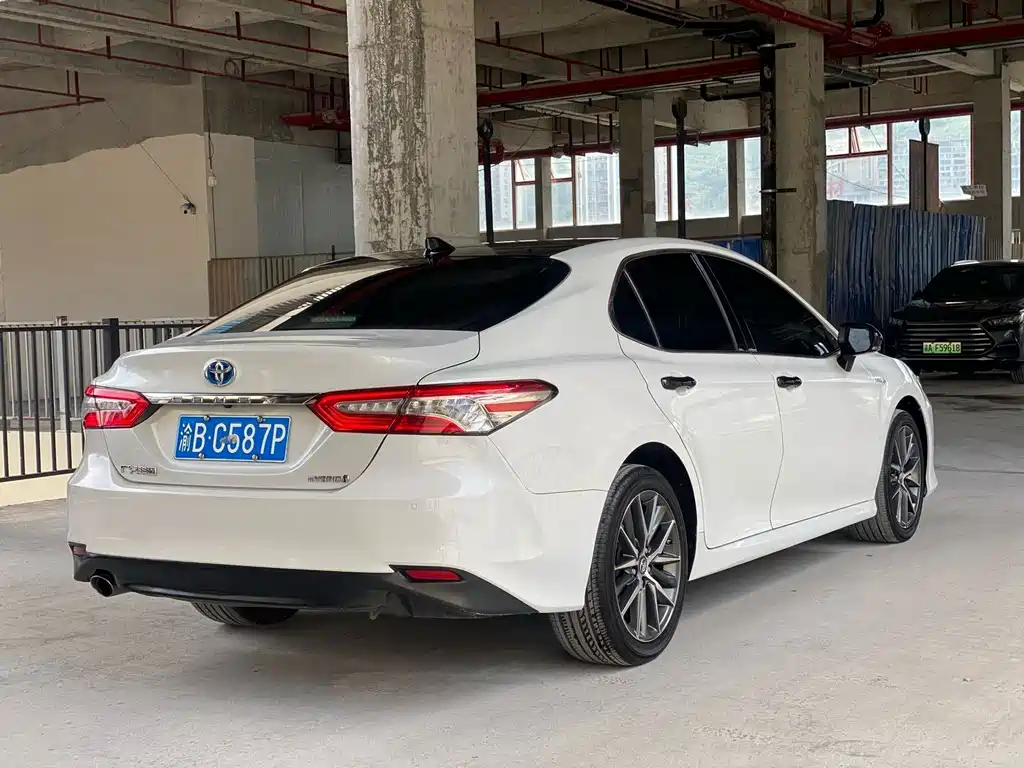 Toyota Camry — миниатюра 4