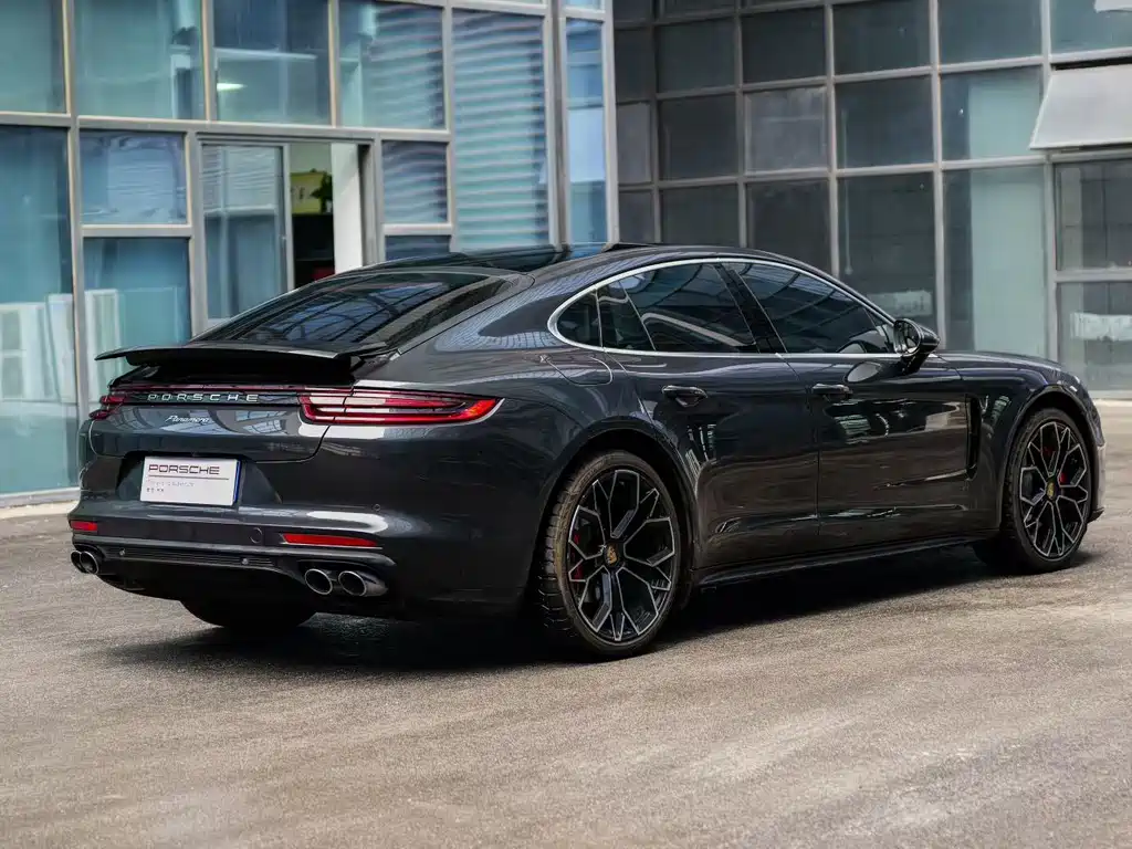 PORSCHE PANAMERA