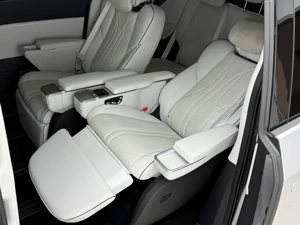 XPeng X9 — миниатюра 17