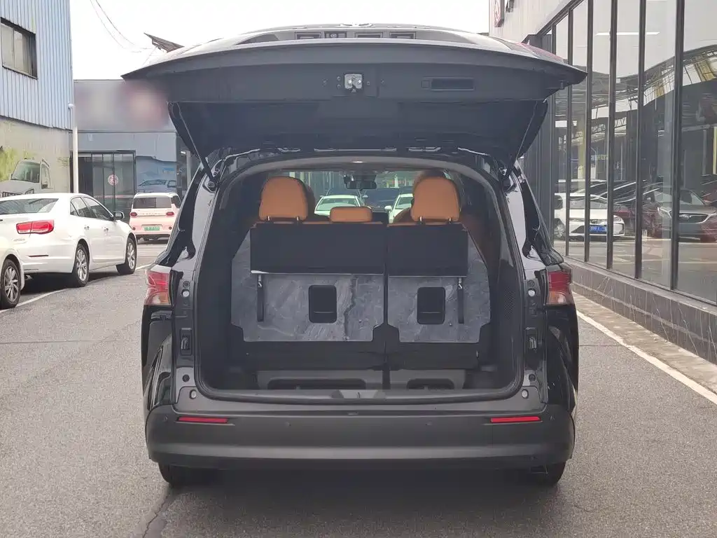Toyota Sienna — миниатюра 16