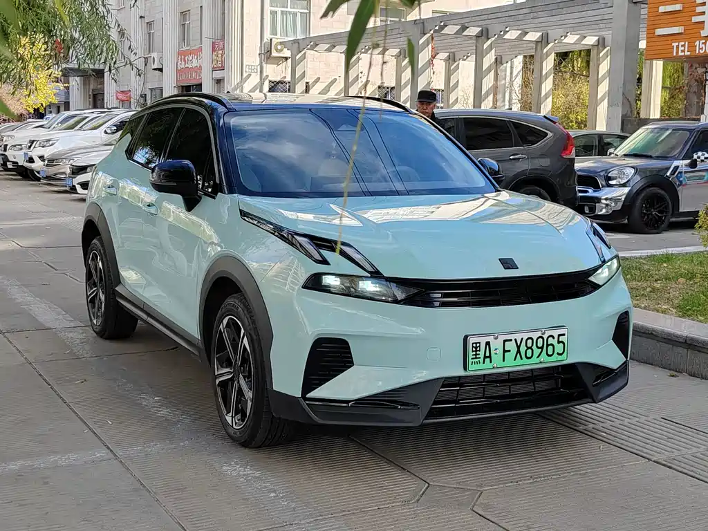 Lynk & Co 06