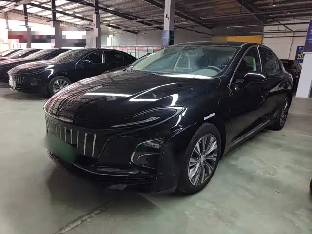 2022 Hongqi E-QM5