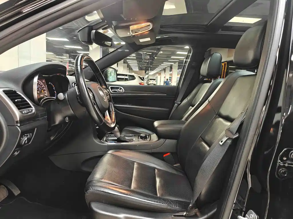 Jeep Grand Cherokee (Import) — миниатюра 13