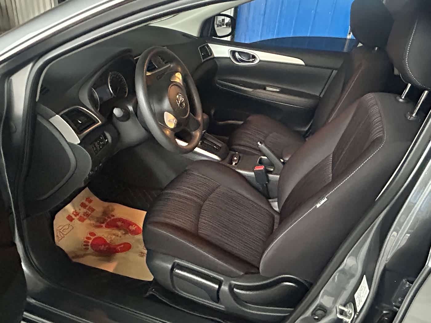 Nissan Sylphy 1.6 л 2024 г. Серебристо-серый, пробег 30000 км
