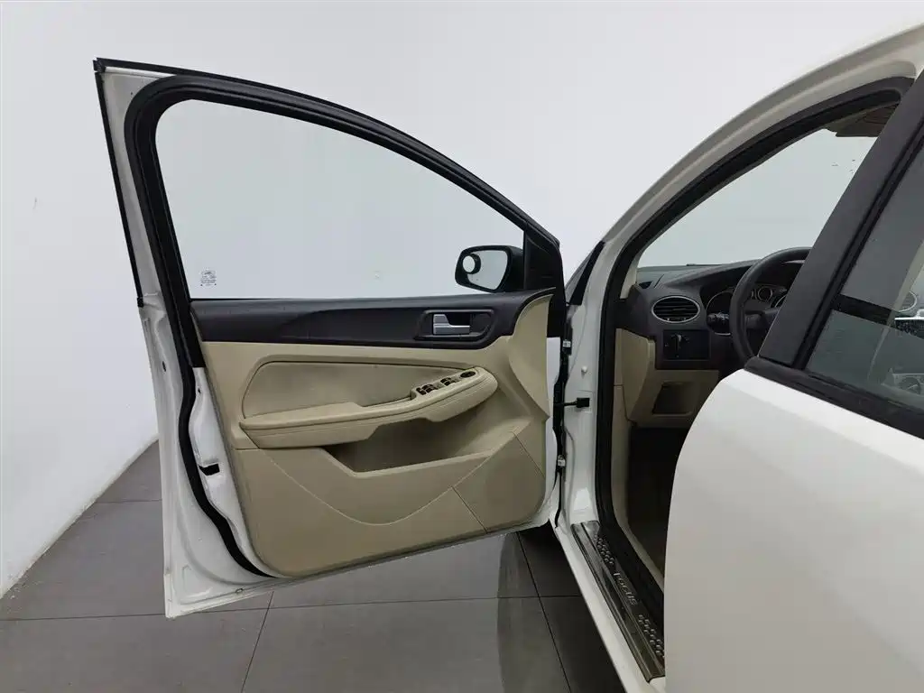 Ford Focus 2013 1.8L MT