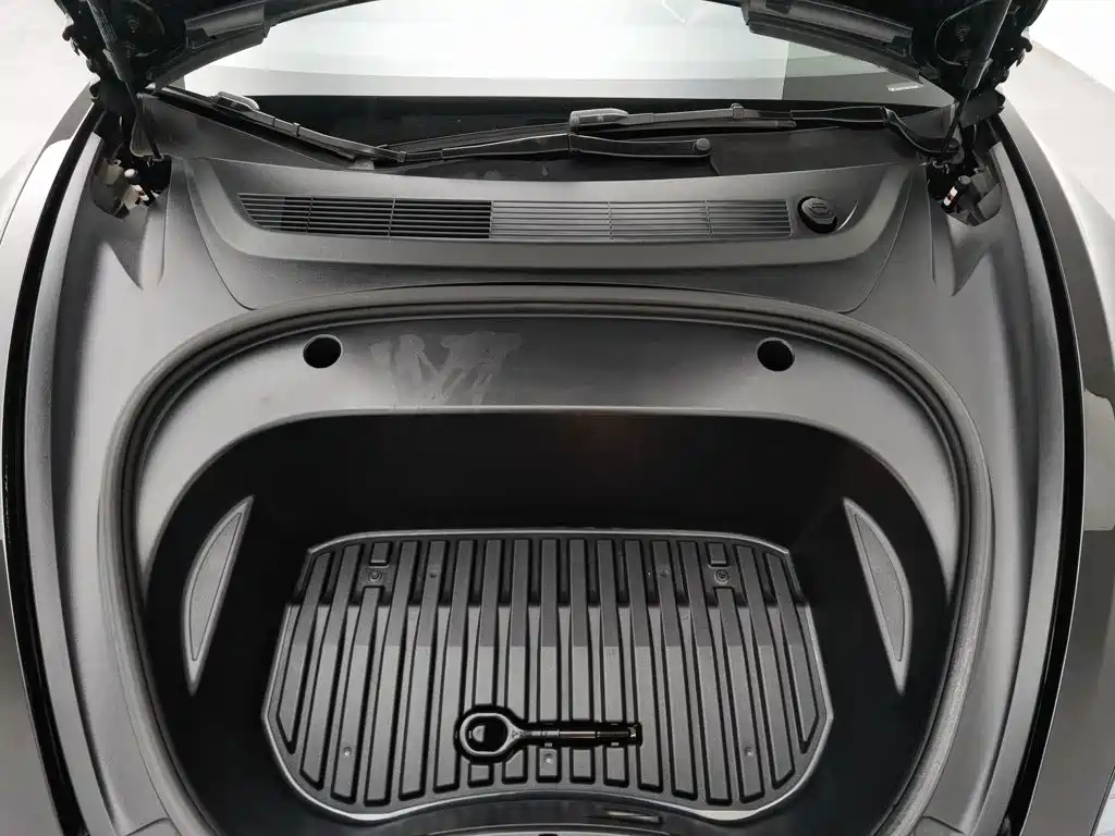 Tesla Model 3 — миниатюра 6