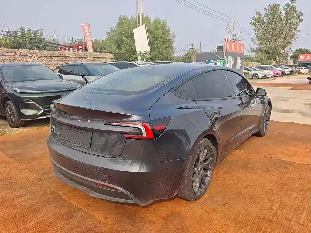 Tesla Model 3 — миниатюра 8