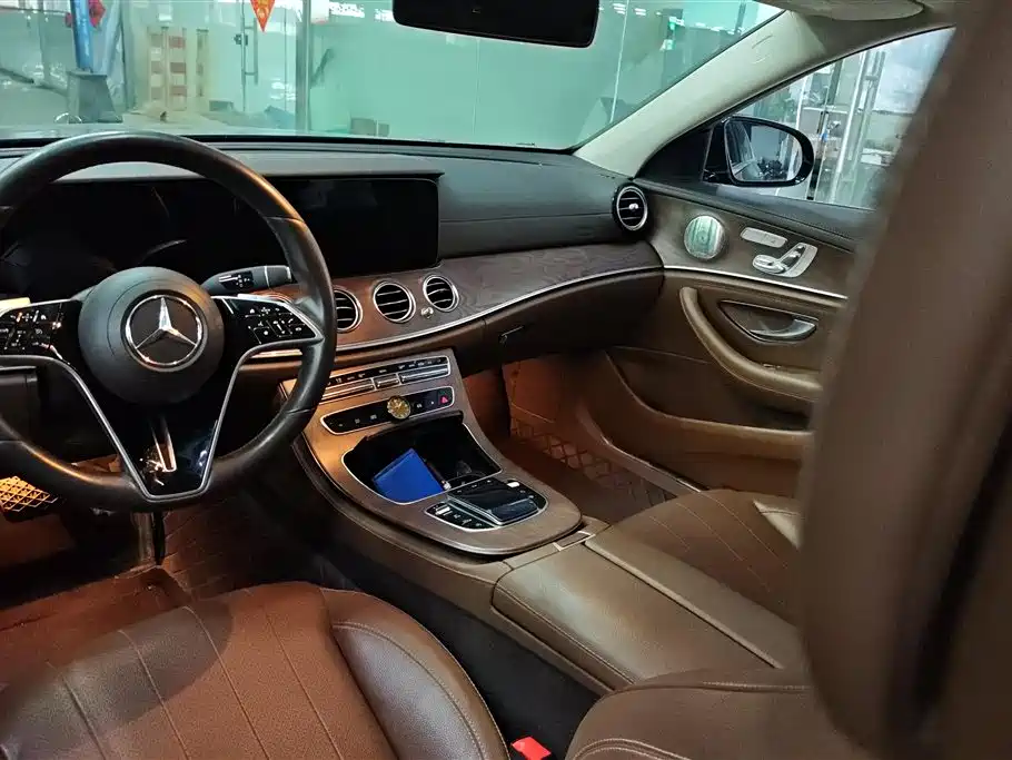 MERCEDES-BENZ E CLASS