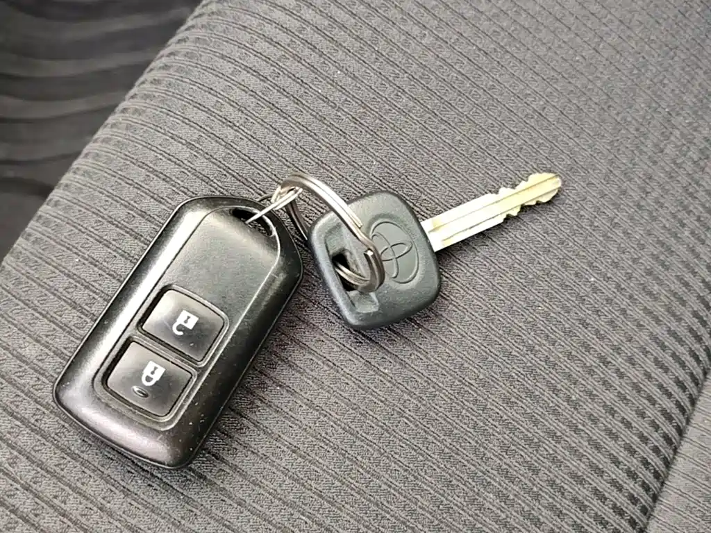 Toyota Yaris L 2022 — фото 8
