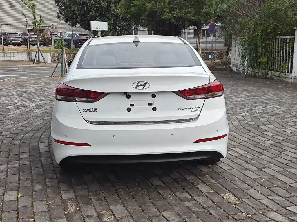 Hyundai Elantra — миниатюра 8