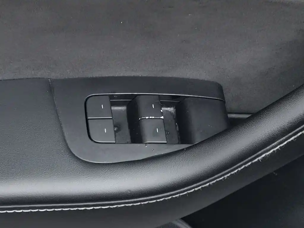 Tesla Model 3 — миниатюра 9
