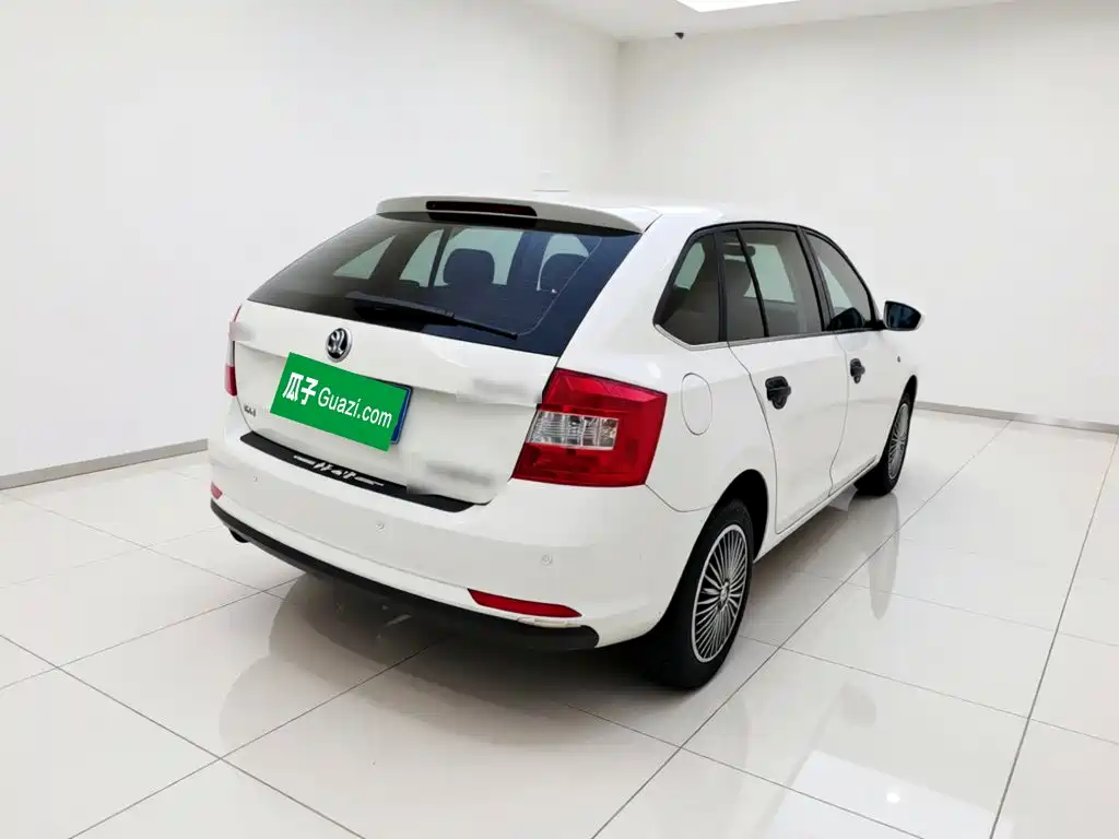Skoda Rapid Spaceback — миниатюра 6
