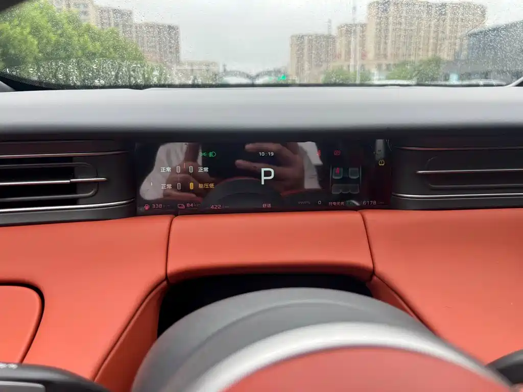 Hongqi Красный флаг HS6 PHEV — миниатюра 7