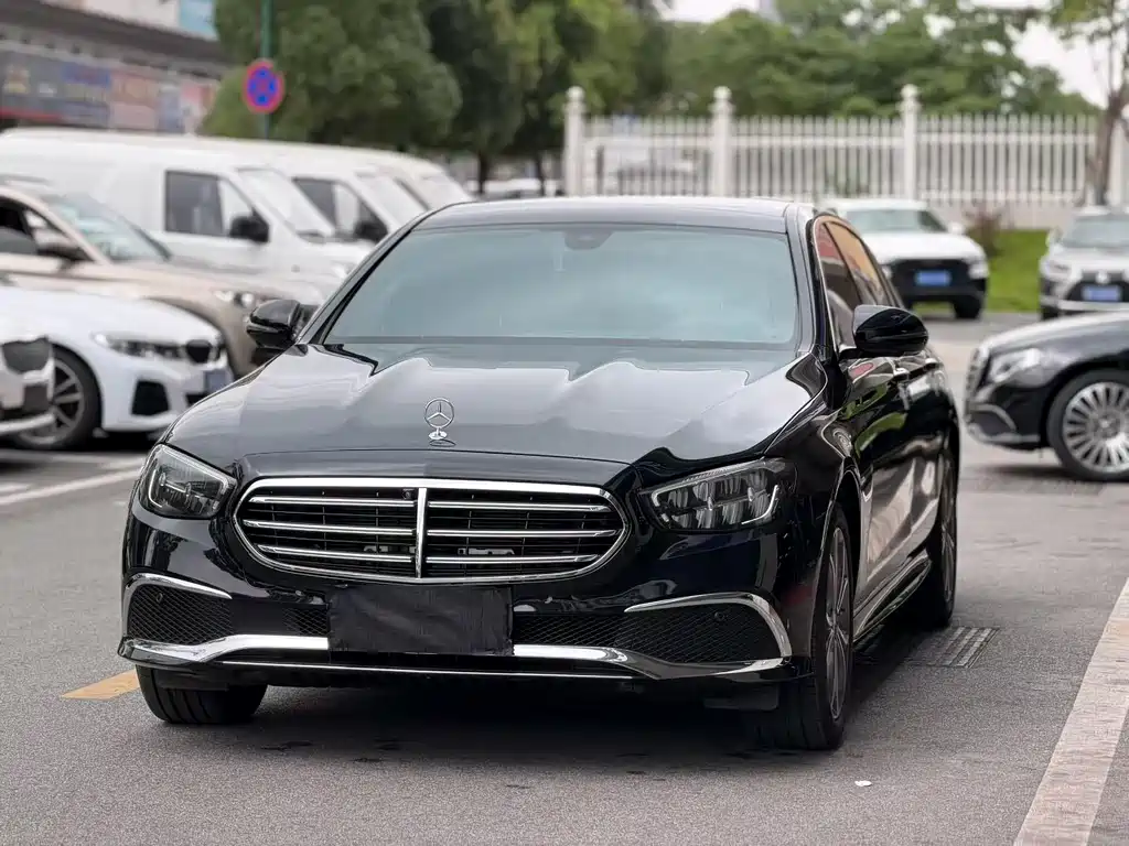 Mercedes-Benz E-Class — миниатюра 11