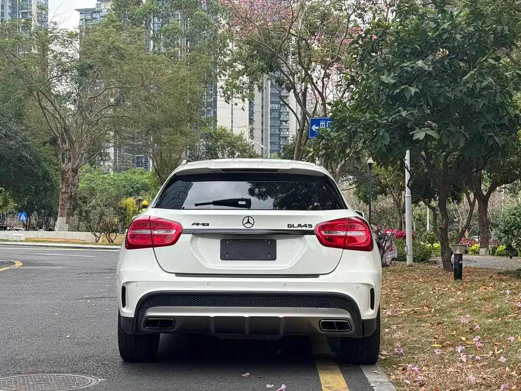 MERCEDES-BENZ GLA AMG