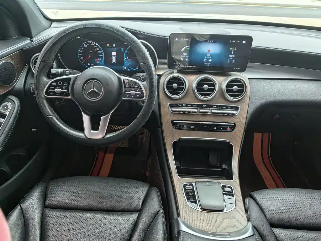MERCEDES-BENZ GLC