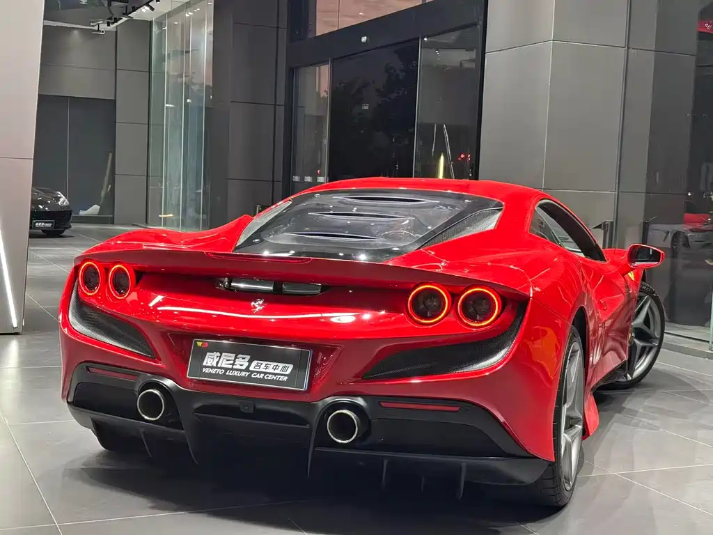 FERRARI F8