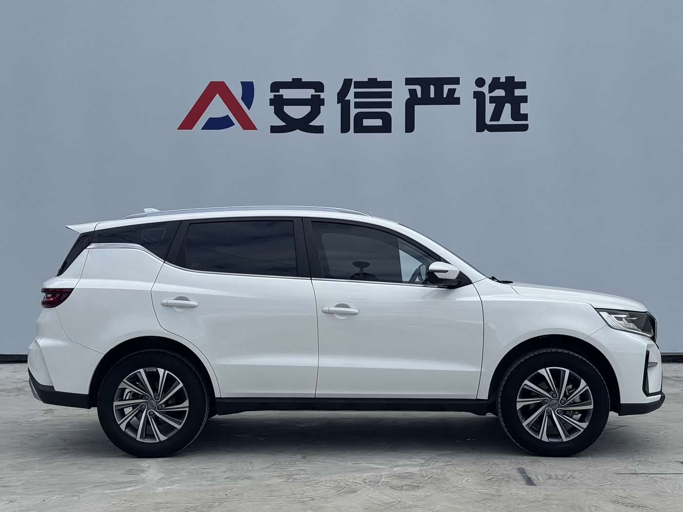 Geely Emgrand X6 1.4 л 2024 г. Белый, пробег 12000 км
