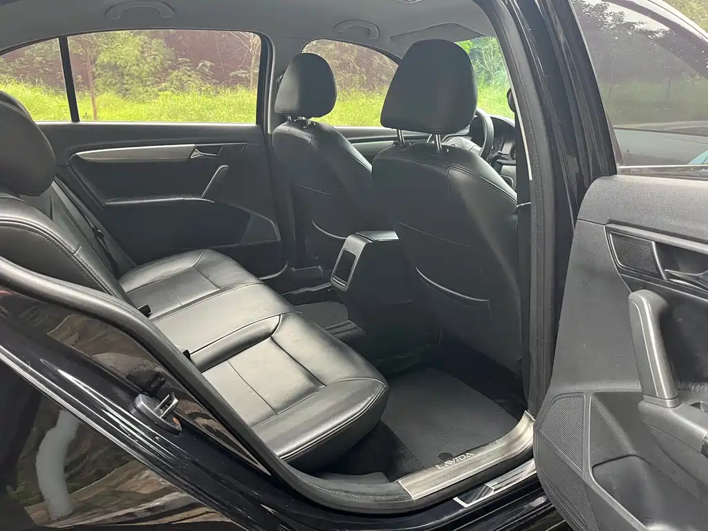 Volkswagen Lavida — миниатюра 6
