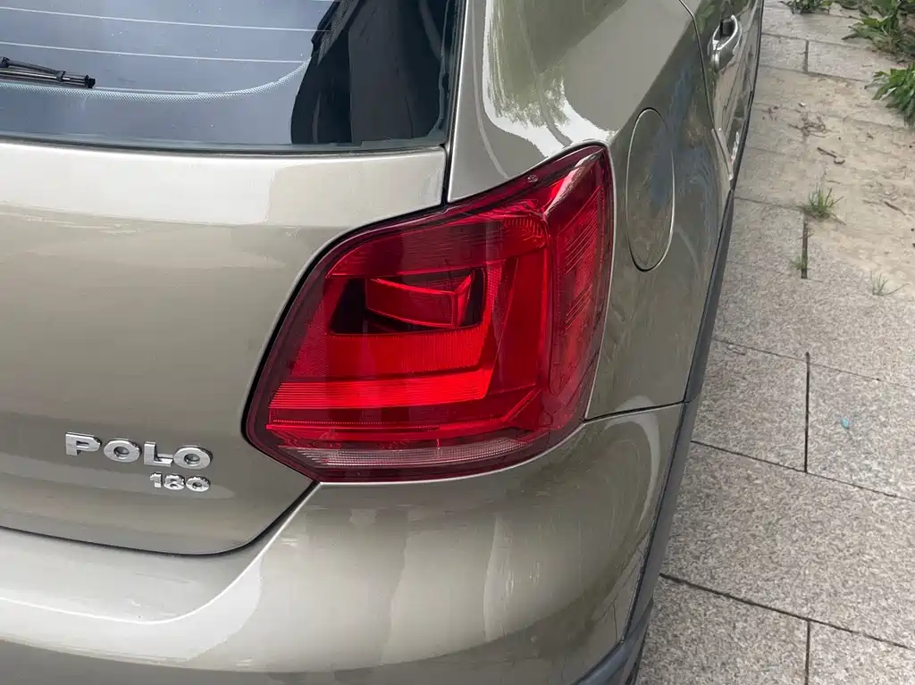 Volkswagen Polo 2014 1.6L Cross Polo AT