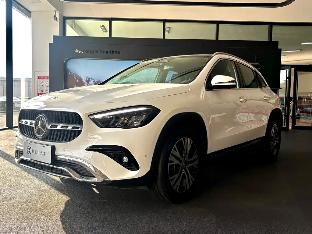 MERCEDES-BENZ GLA