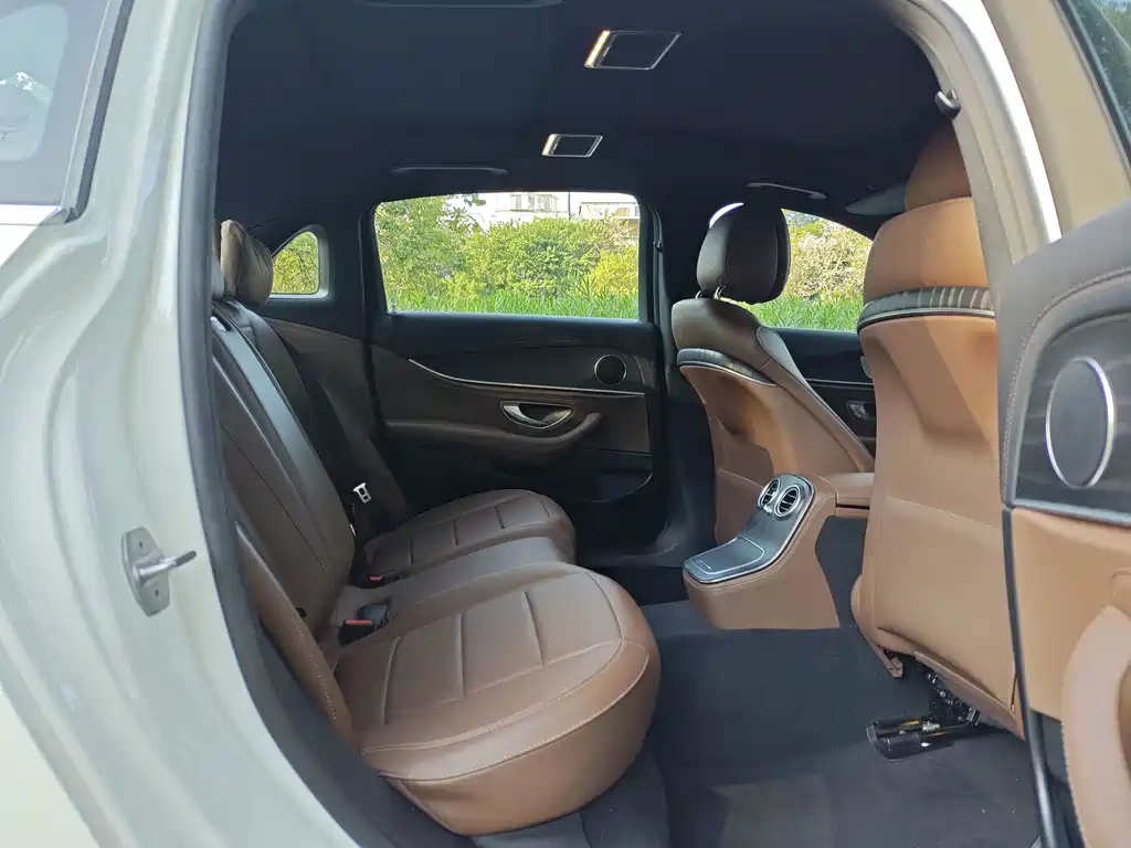Mercedes-Benz E-Class — миниатюра 8