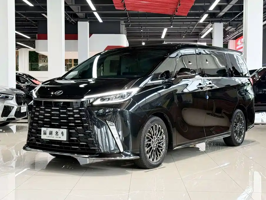 Lexus LM