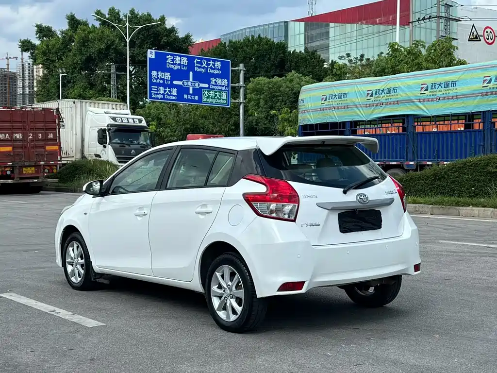 Toyota Yaris L — миниатюра 6