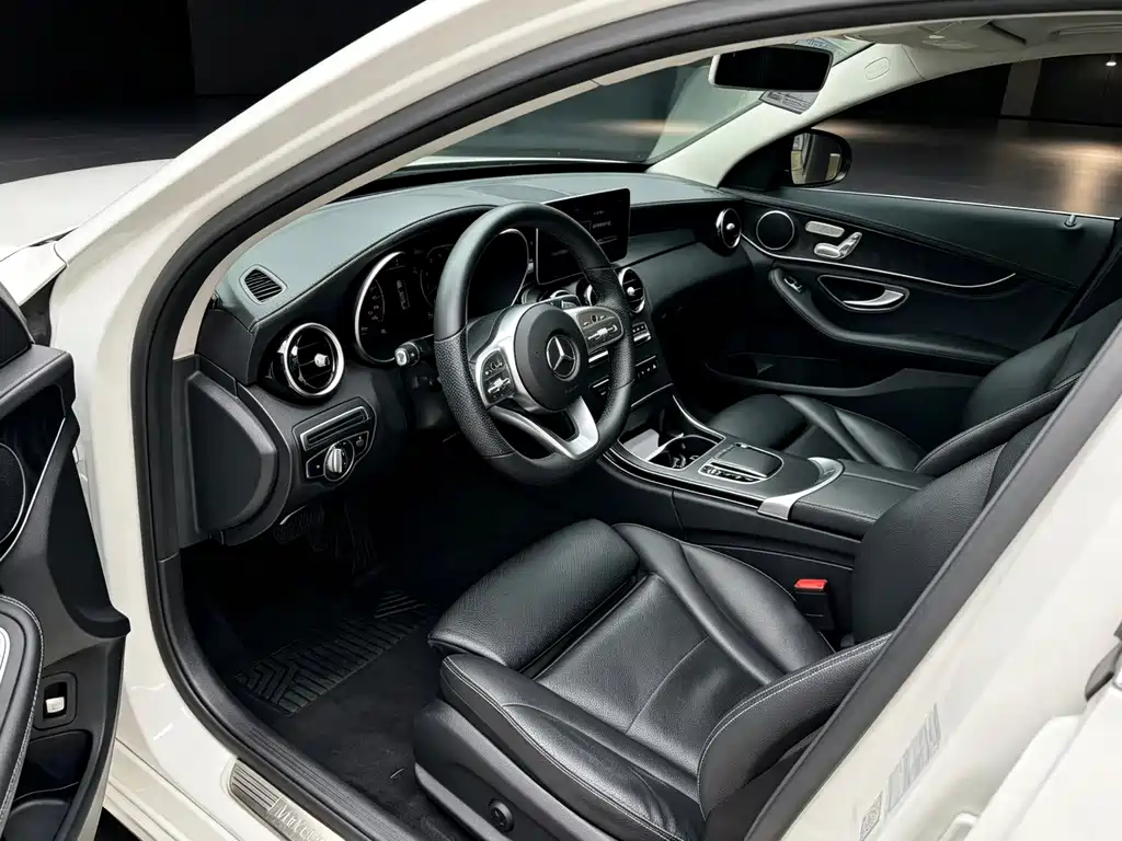 Mercedes-Benz C-Class — миниатюра 6