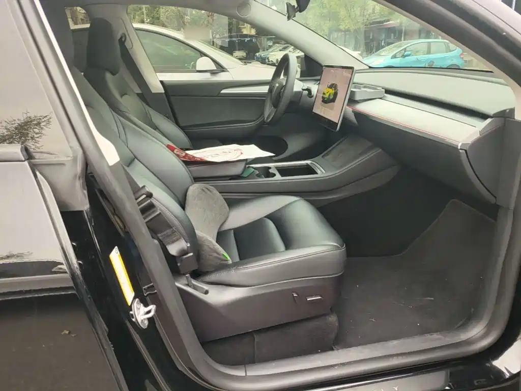 Tesla Model Y — миниатюра 25