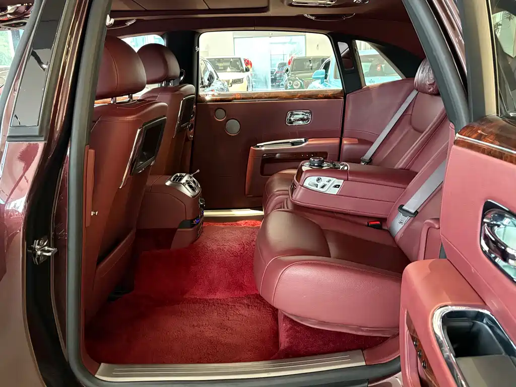 Rolls-Royce Ghost — миниатюра 23