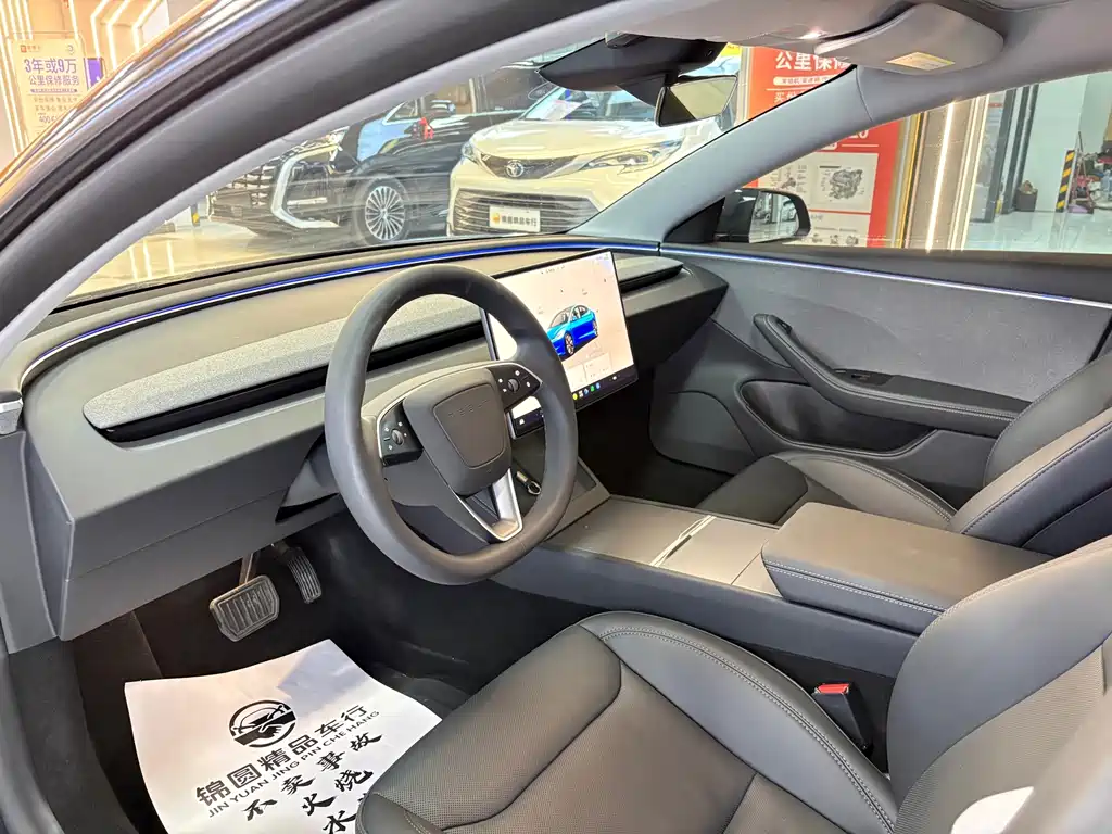 Tesla Model 3 — миниатюра 10