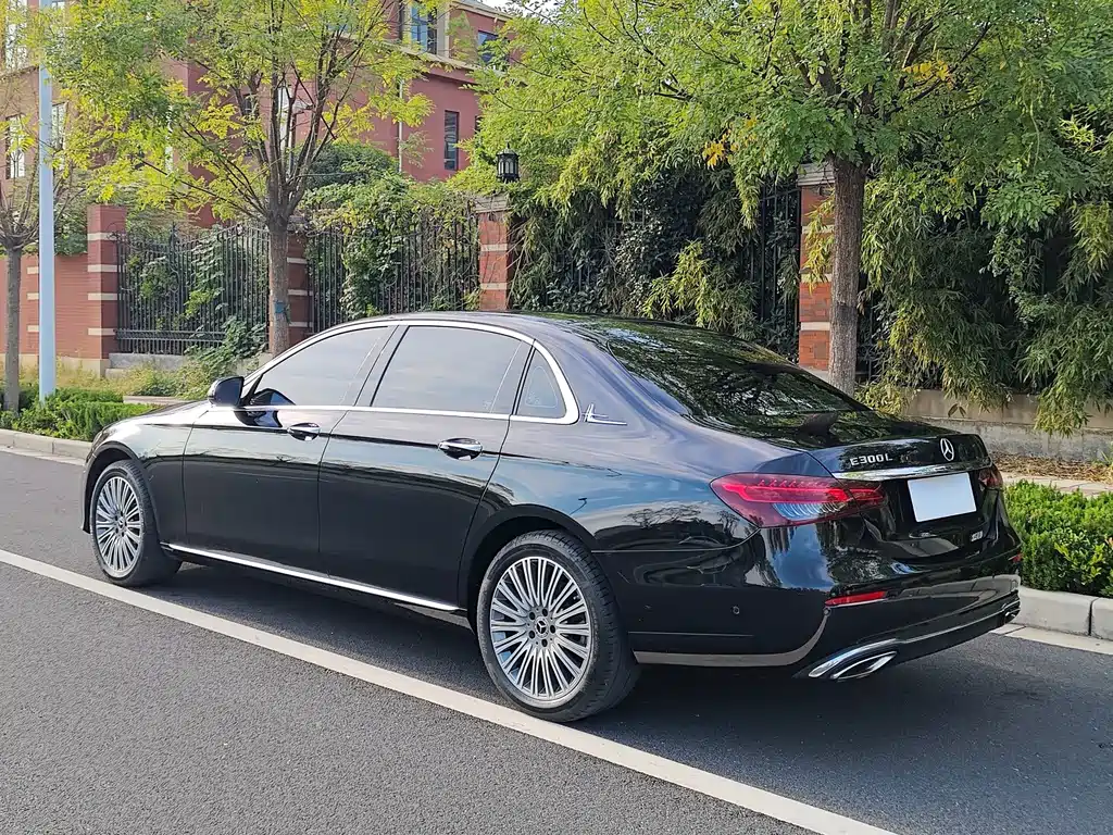 Mercedes-Benz E-Class — миниатюра 36