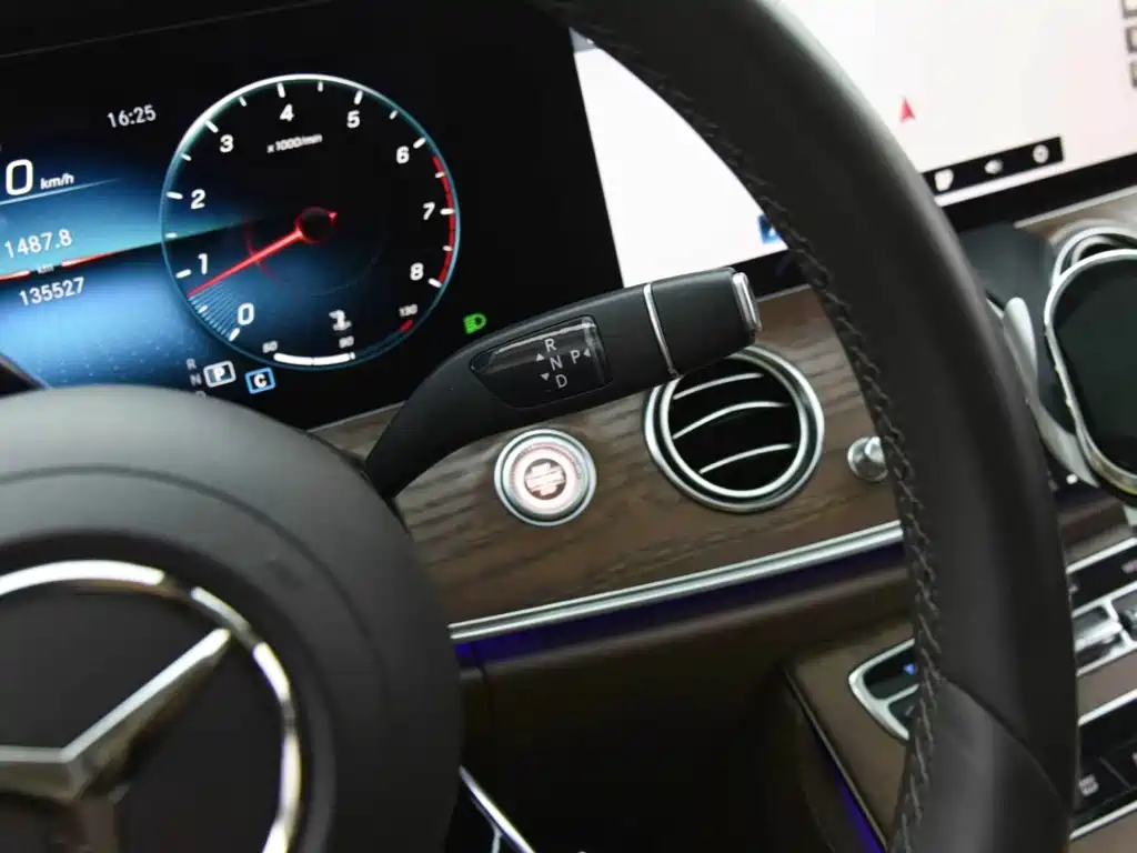 Mercedes-Benz E-Class — миниатюра 9
