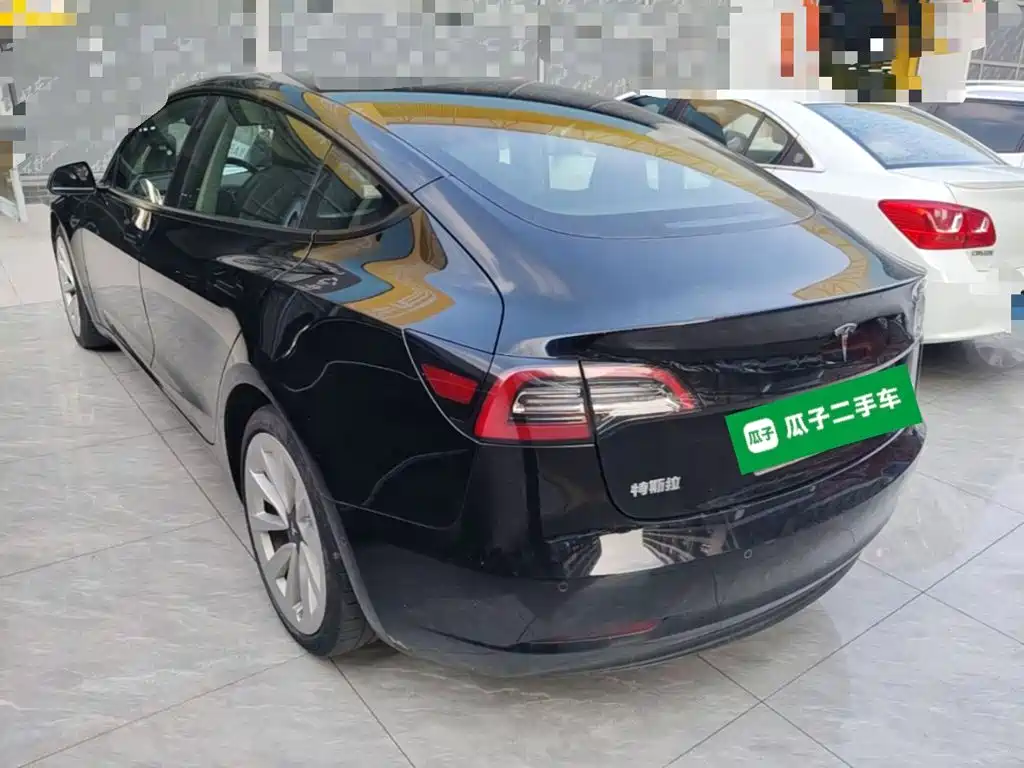 Tesla Model 3 — миниатюра 5