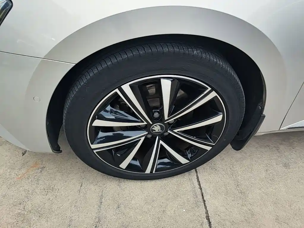 Skoda Superb — миниатюра 23