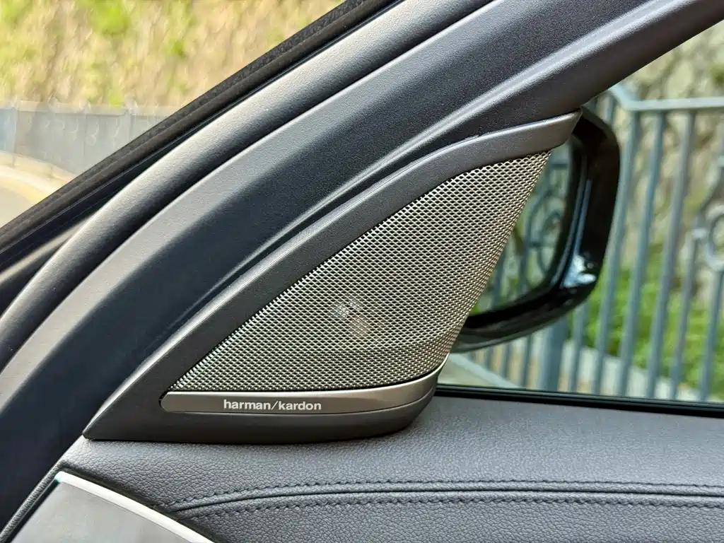 BMW 5 Series — миниатюра 13