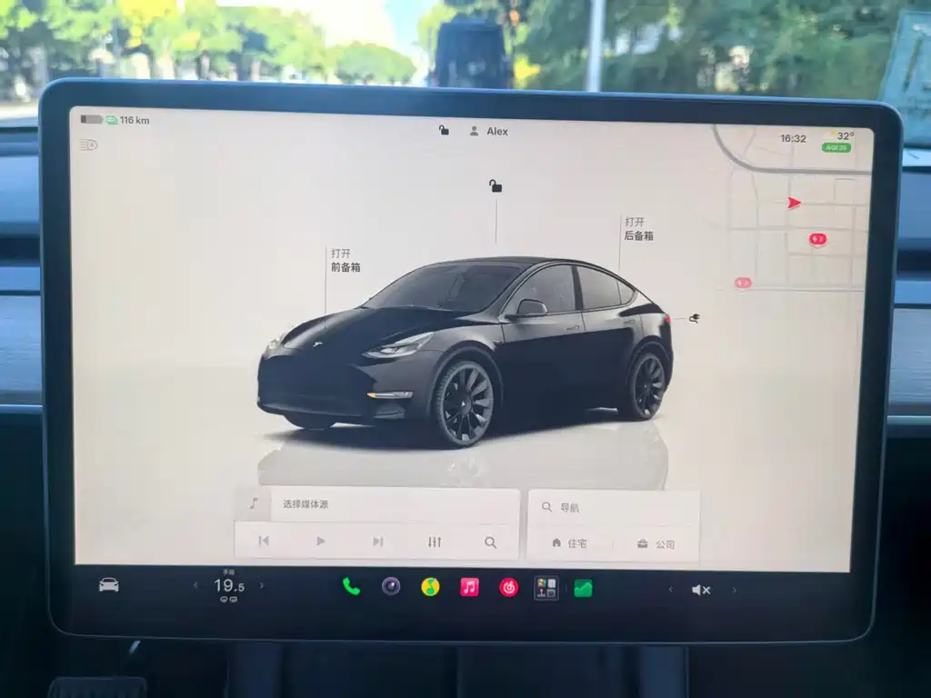 Tesla Model Y — миниатюра 15