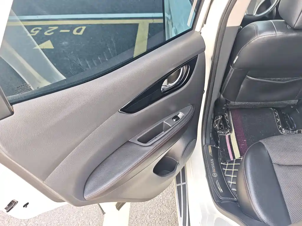 Nissan Qashqai — миниатюра 16