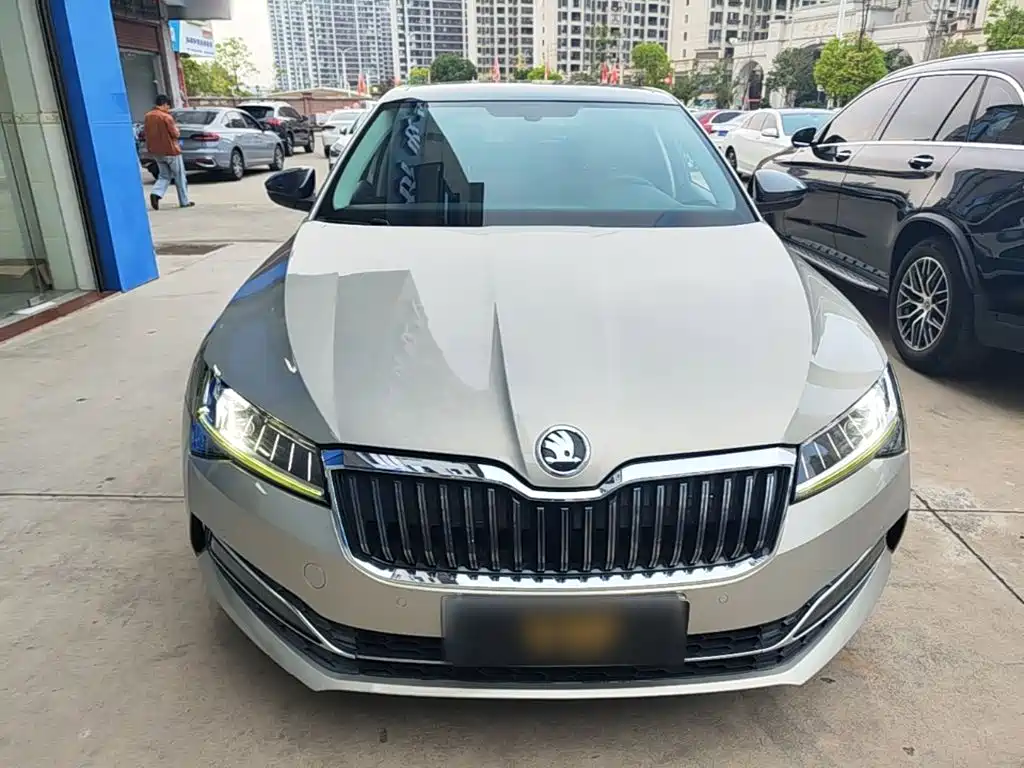 Skoda Superb — миниатюра 3