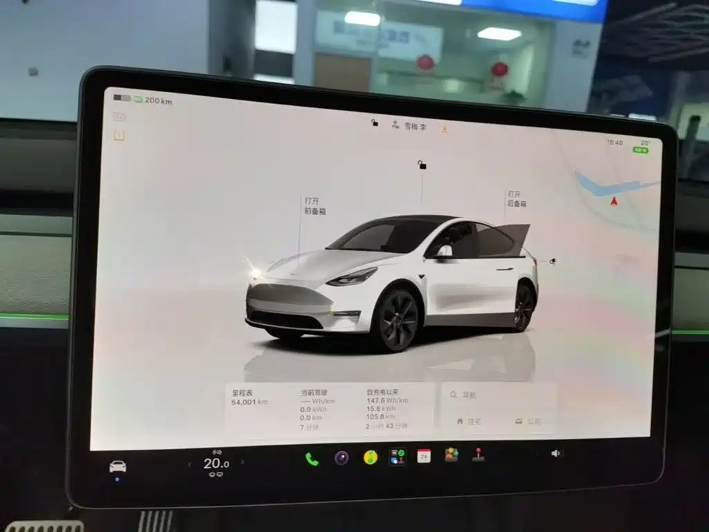 Tesla Model Y — миниатюра 12