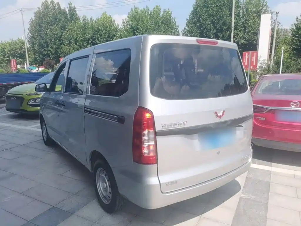 Wuling Hongguang V — миниатюра 5