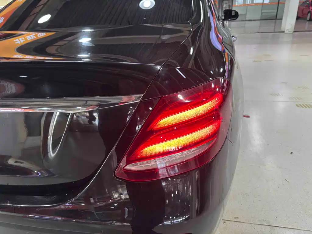 Mercedes-Benz E-Class — миниатюра 20