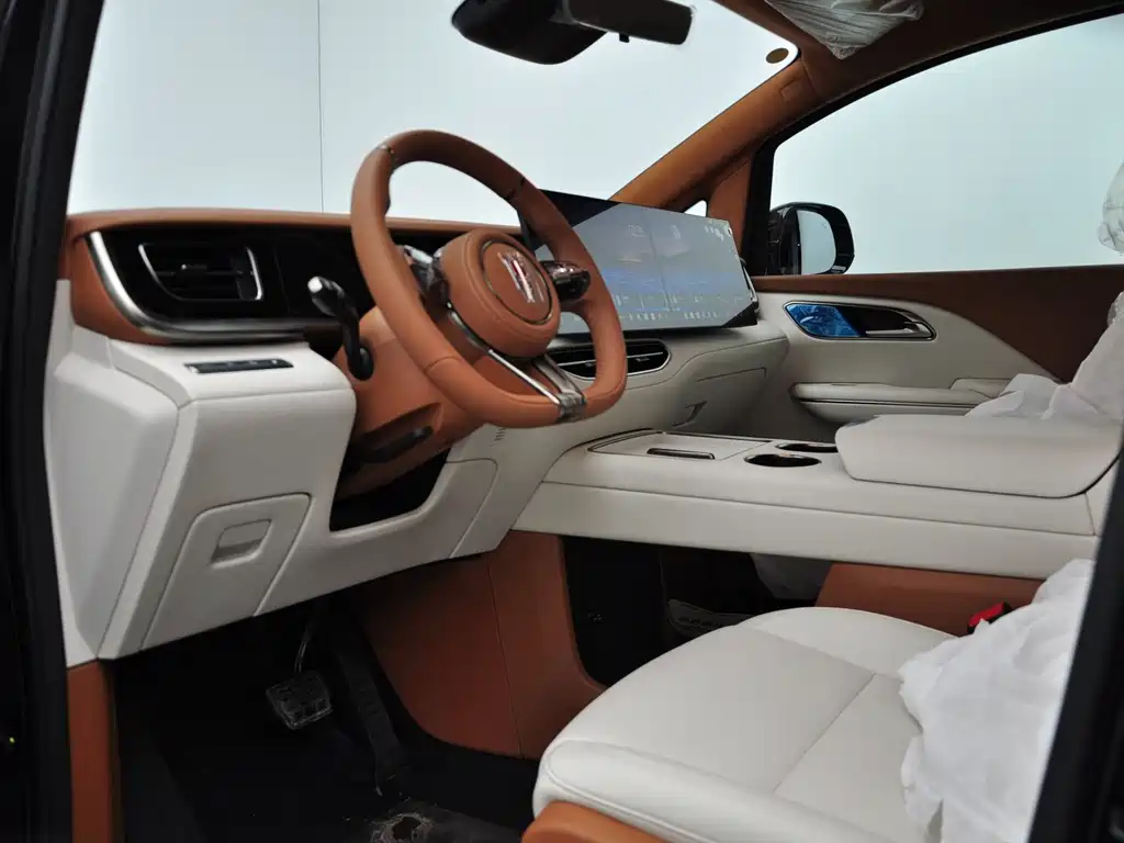 Hongqi Hongqi HQ9 PHEV — миниатюра 6