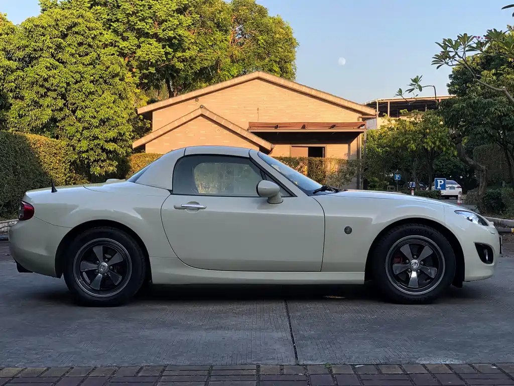Mazda MX-5 — миниатюра 6