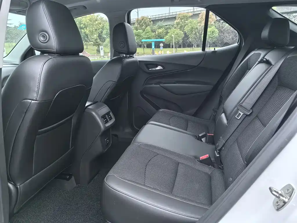 Chevrolet Equinox — миниатюра 9