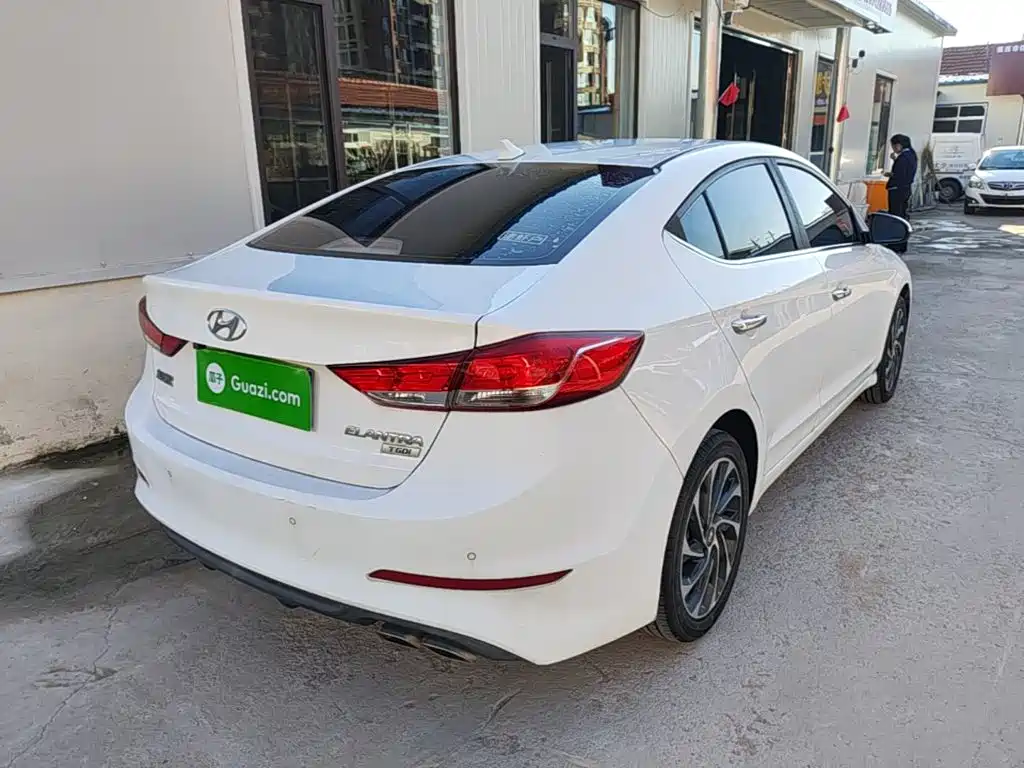 Hyundai Elantra — миниатюра 7